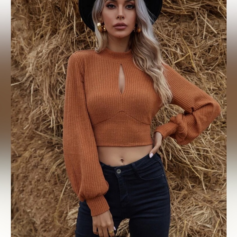 Cropped Top - Picture 2 of 9